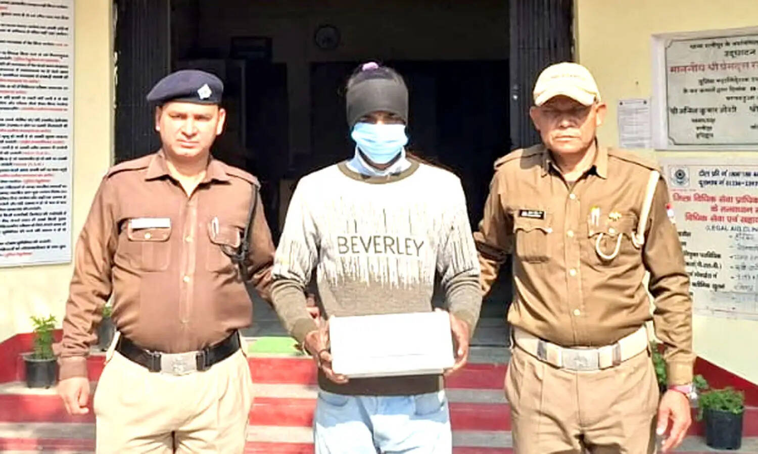 नगदी चोरी के लिए तोड़ा था एटीएम का ताला, चोर चढ़ा पुलिस के हत्थे