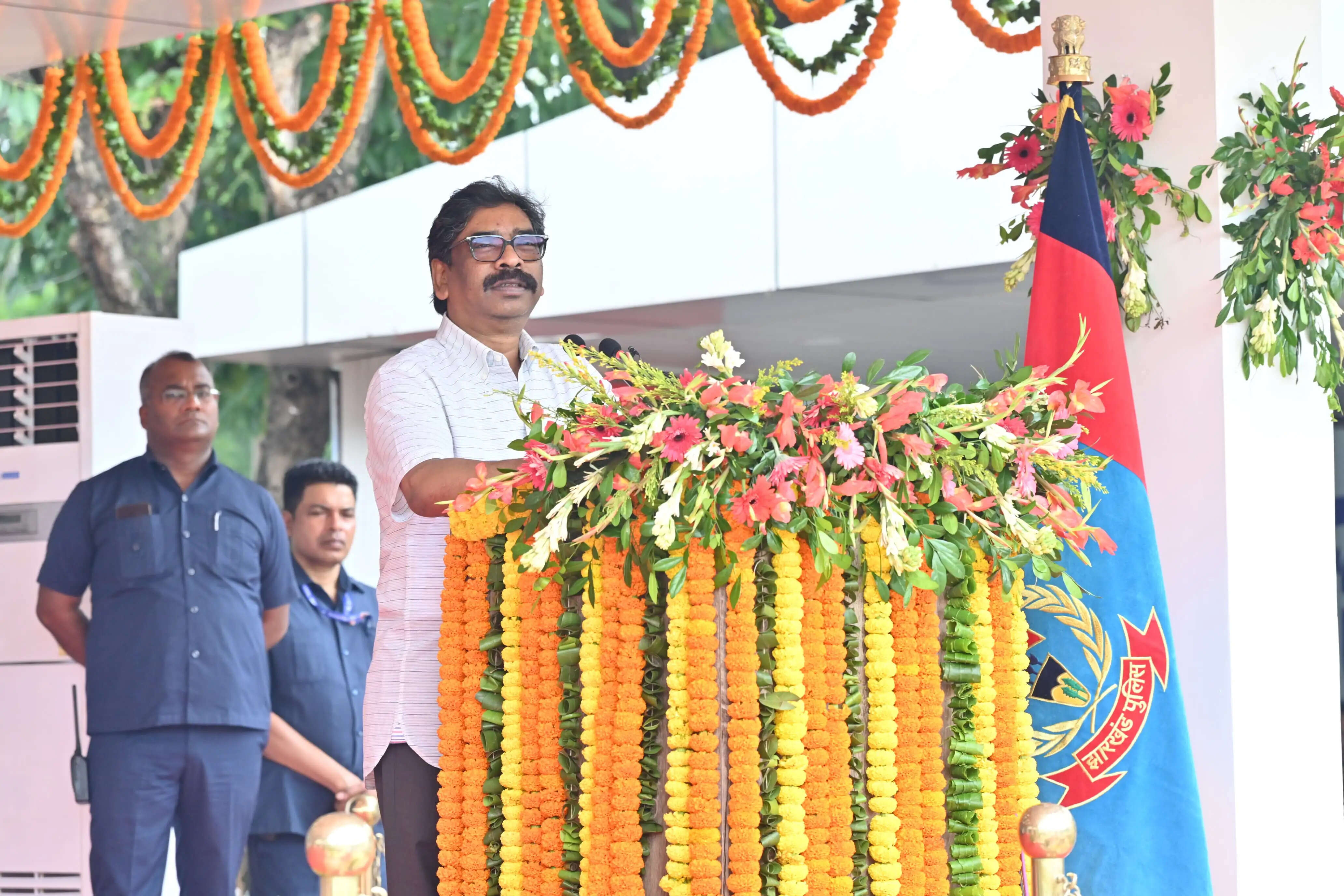 जनसेवा और कानून-व्यवस्था के प्रति समर्पित रहें नव नियुक्त पुलिसकर्मी : हेमंत सोरेन
