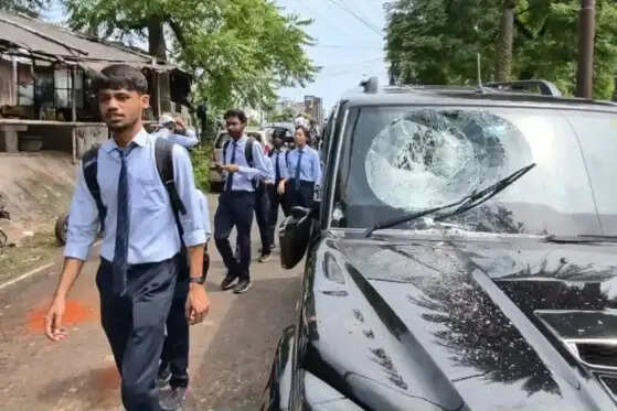 आसनसोल इंजीनियरिंग कॉलेज में छात्रा से मारपीट के बाद हिंसा, स्कॉर्पियो से कुचलने की कोशिश का आरोप