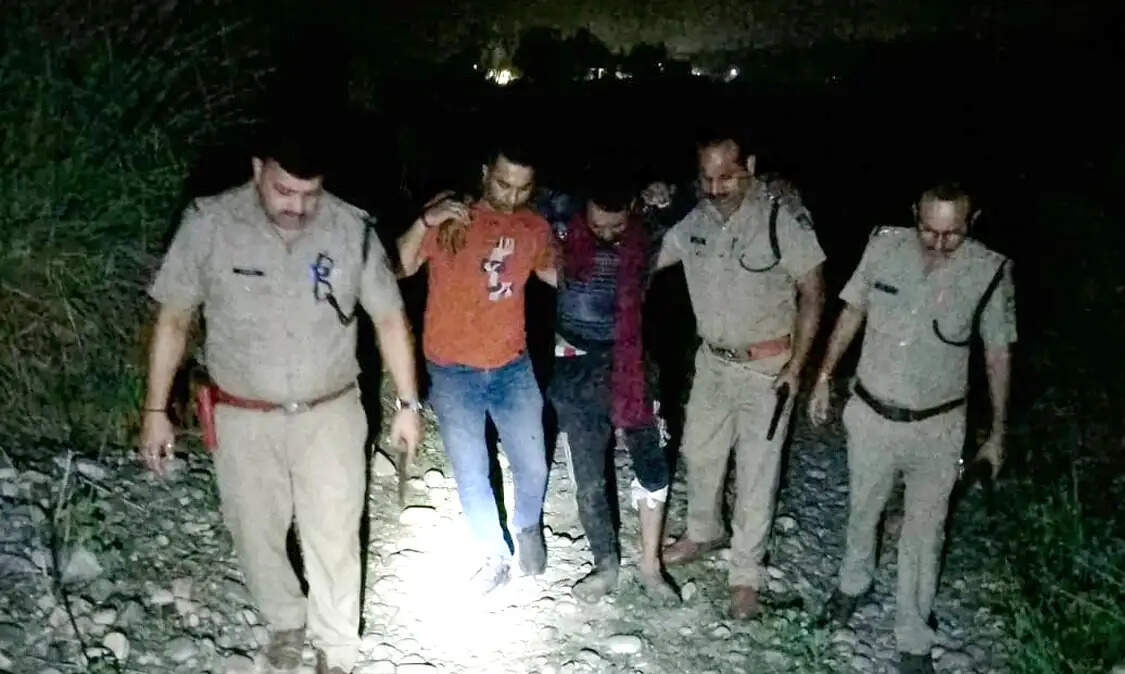बुग्गावाला में पुलिस-बदमाशो में मुठभेड़, एक आरोपित के पैर में गोली लगी, दूसरा फरार