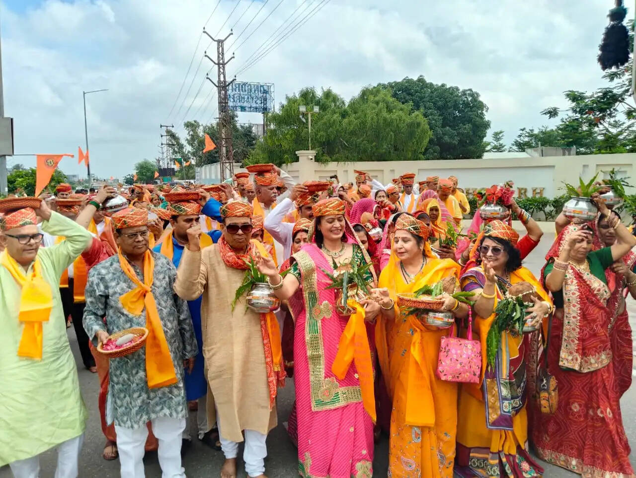 251 पार्थिव शिवलिंगों का महारुद्राभिषेक: भोलेनाथ की आराधना में डूबी छोटी काशी