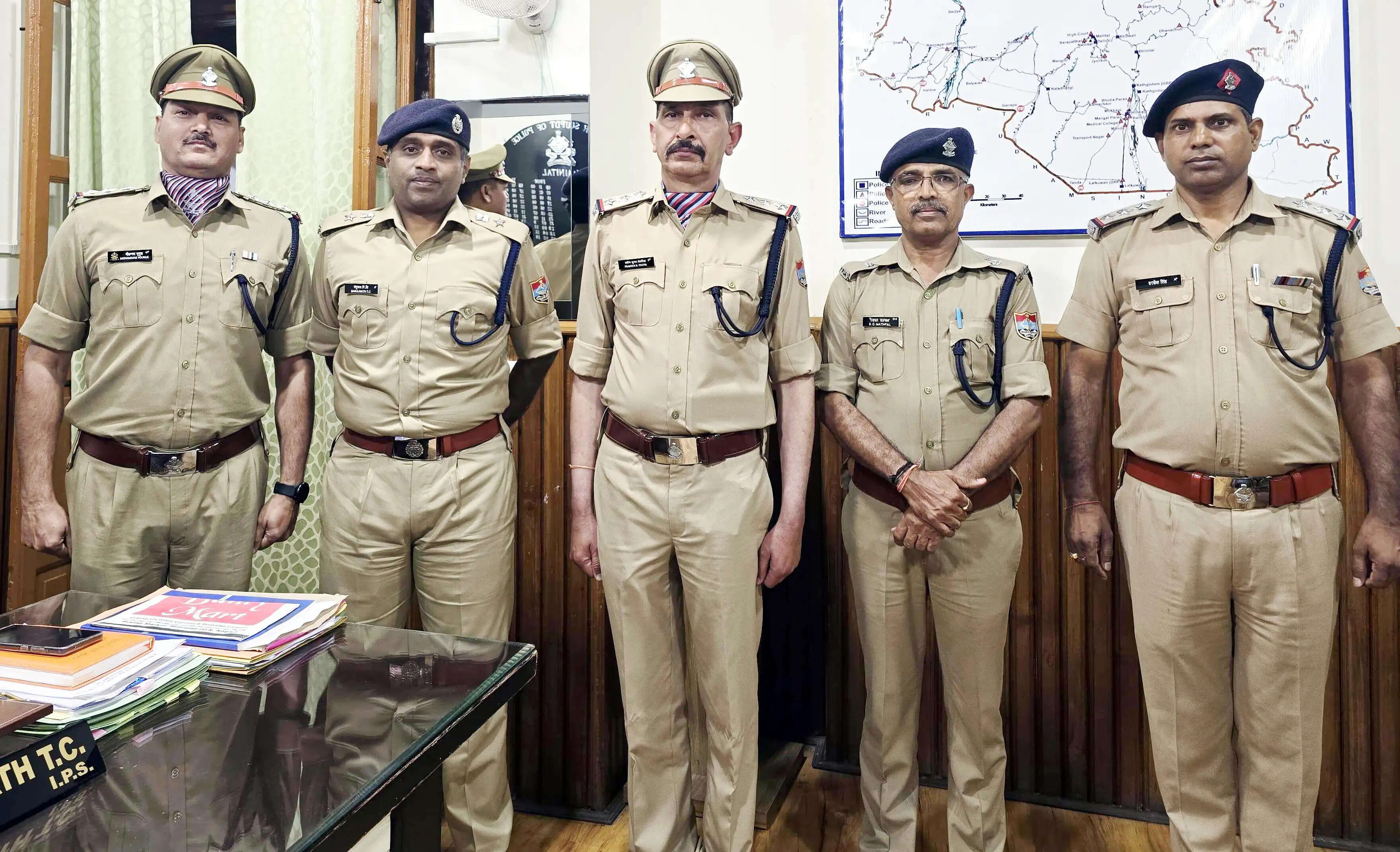 प्रवीण और युनूस निरीक्षक पद पर पदोन्नत, पुलिस लाइन में पीपिंग सेरेमनी