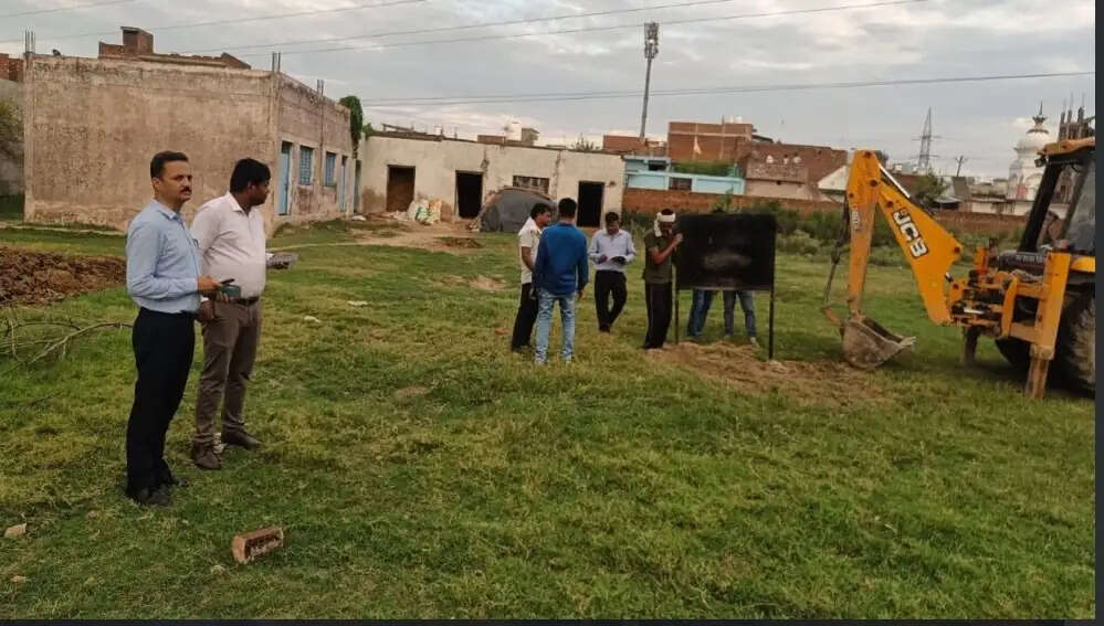 औरैया में 20 करोड़ की 1.36 एकड़ सरकारी भूमि कब्जामुक्त, 39 साल पुराने चकबंदी आदेश को निरस्त कर नगर पंचायत को सौंपी