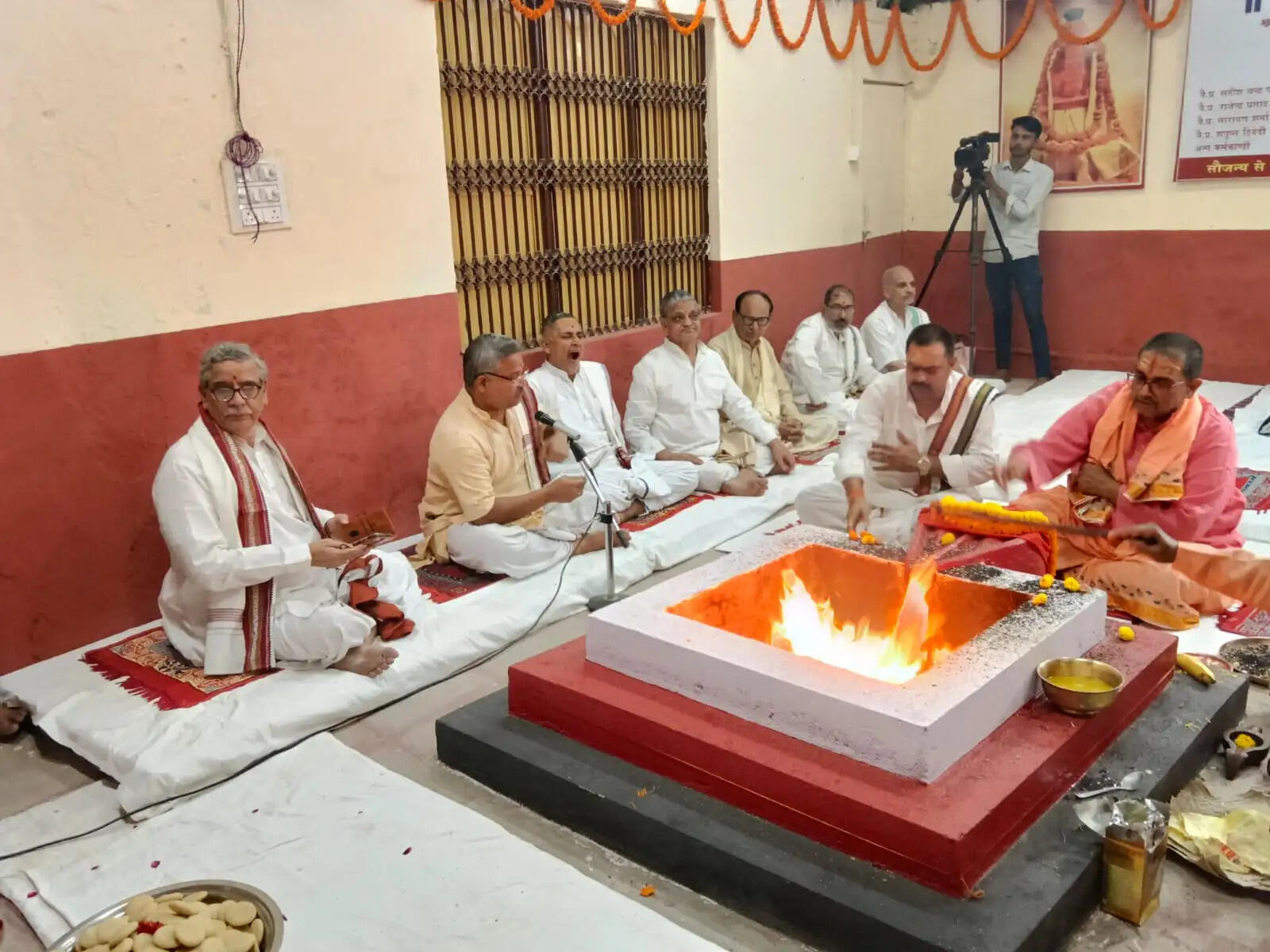 शरद पूर्णिमा पर काशी में मां महालक्ष्मी की आराधना, श्री यंत्र स्थापना से गूंजा वैदिक मंत्रोच्चार