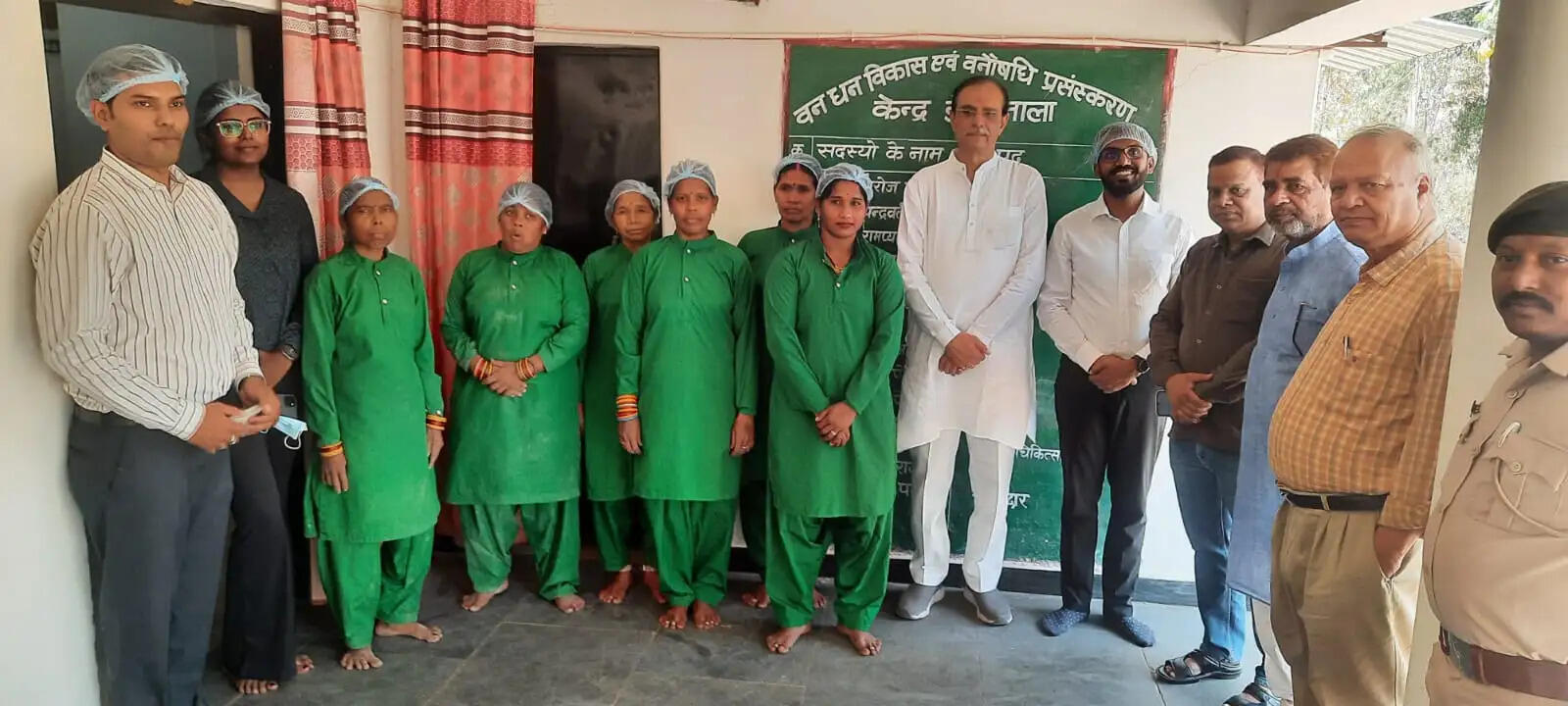 डोंगानाला वन धन विकास केंद्र का निरीक्षण, समूह की गतिविधियों की सराहना