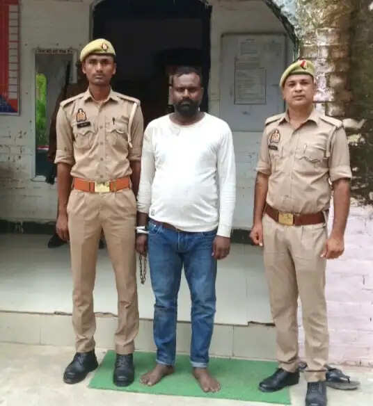 देवरिया : 25 हजार का इनामी गो तस्कर गिरफ्तार