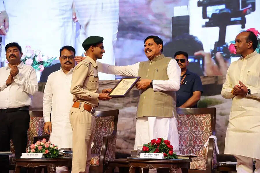 (अपडेट) मप्र में निरंतर बढ़ रहा बाघों का कुनबा, नई गणना में संख्या 1000 से अधिक होने का अनुमान : मोहन यादव