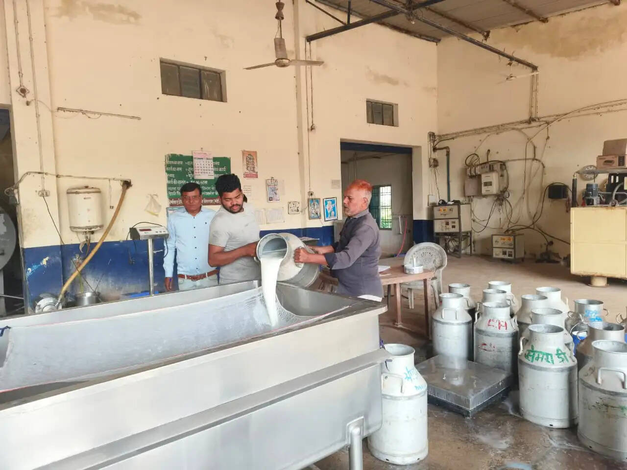 धमतरी में श्वेत क्रांति की नई इबारत, 20 हजार लीटर दूध उत्पादन के लक्ष्य की ओर बढ़ता जिला