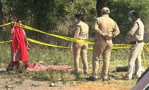 रेलवे क्रॉसिंग के पास मिला महिला का शव, जांच में जुटी पुलिस