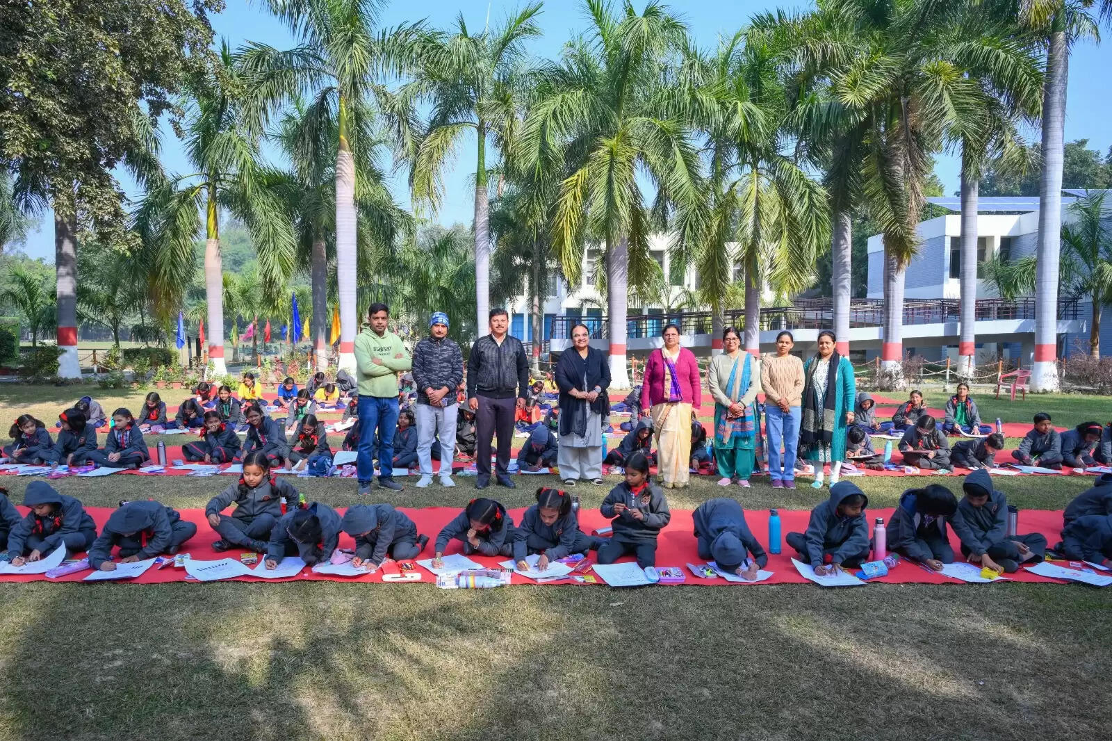 दिव्यांगता जागरूकता के लिए आईआईटी कानपुर में स्कूली छात्रों की चित्रकला प्रतियोगिता