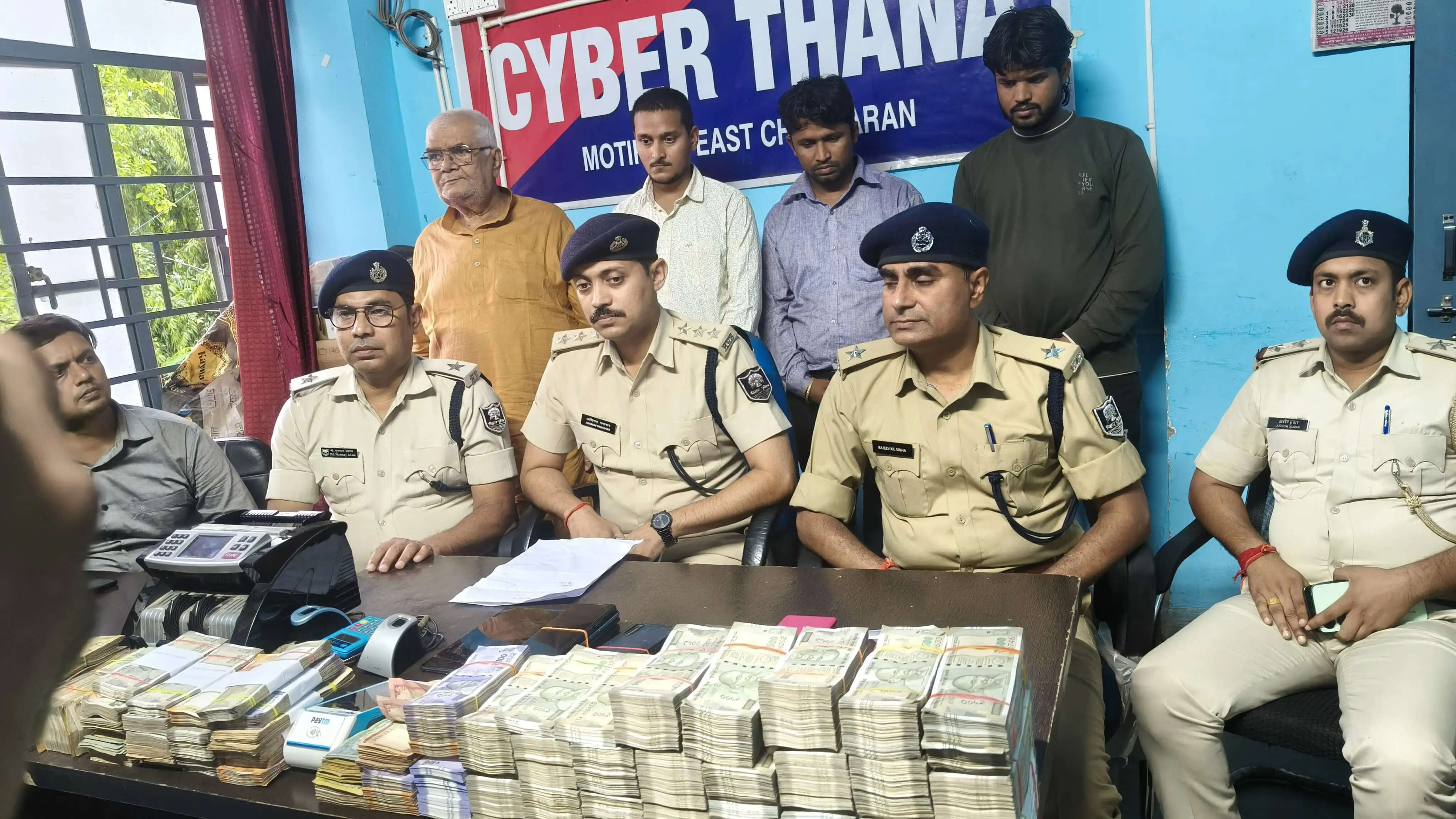 मोतिहारी में अवैध मनी लांड्रिंग गिरोह का खुलासा,70 लाख से अधिक कैश बरामद