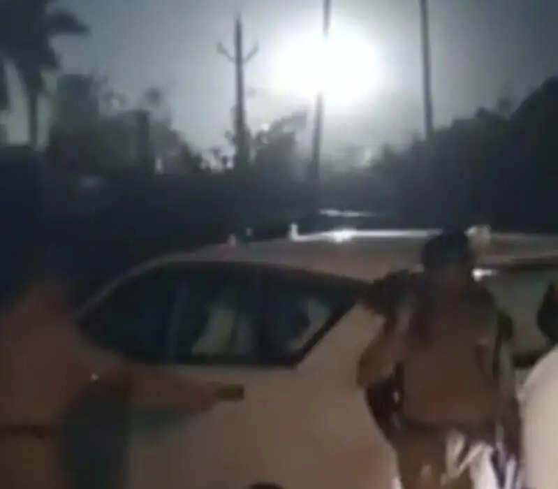 देवरिया : रेस्टोरेंट के अंदर युवक की गोली मारकर हत्या