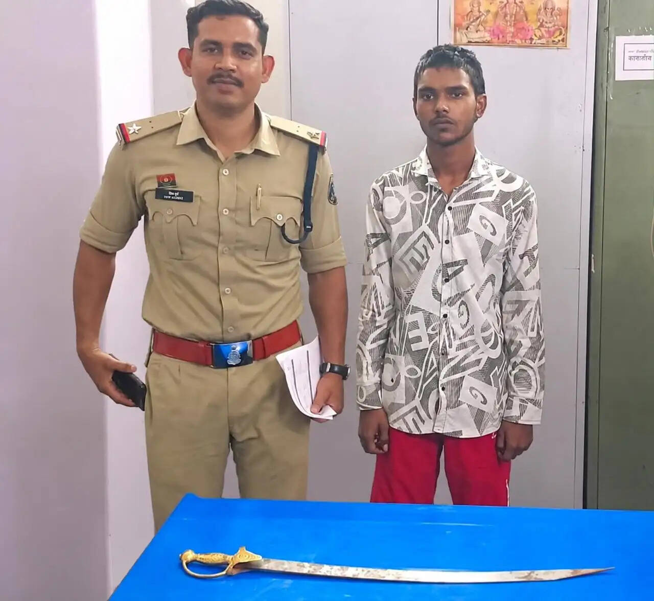 रायपुर : शहीद स्मारक के पास तलवार लहराकर लोगों को डराने वाला युवक गिरफ्तार