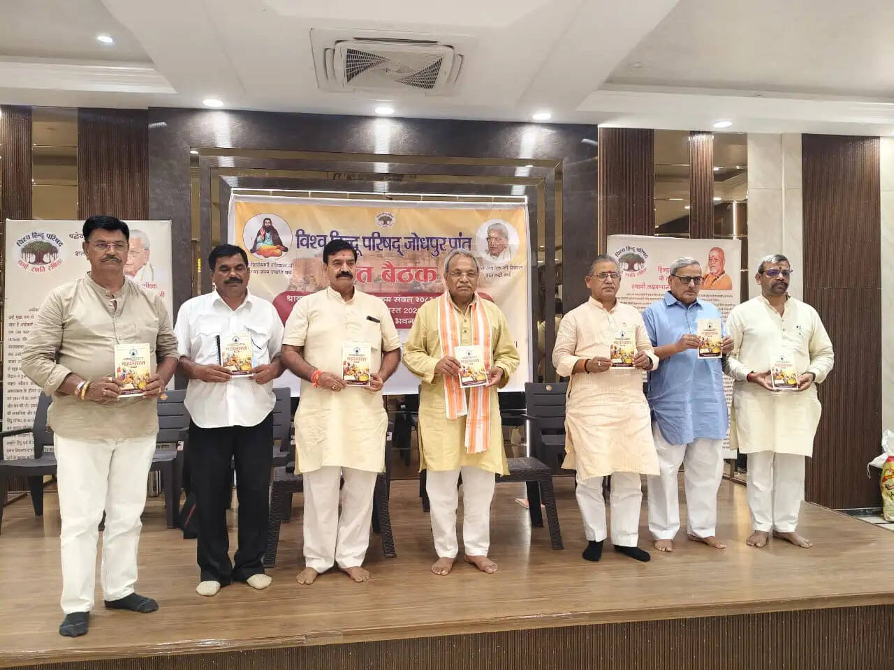 सेवा और संस्कार से समाज जागरण का कार्य कर रही है विहिप: डॉ. जैन