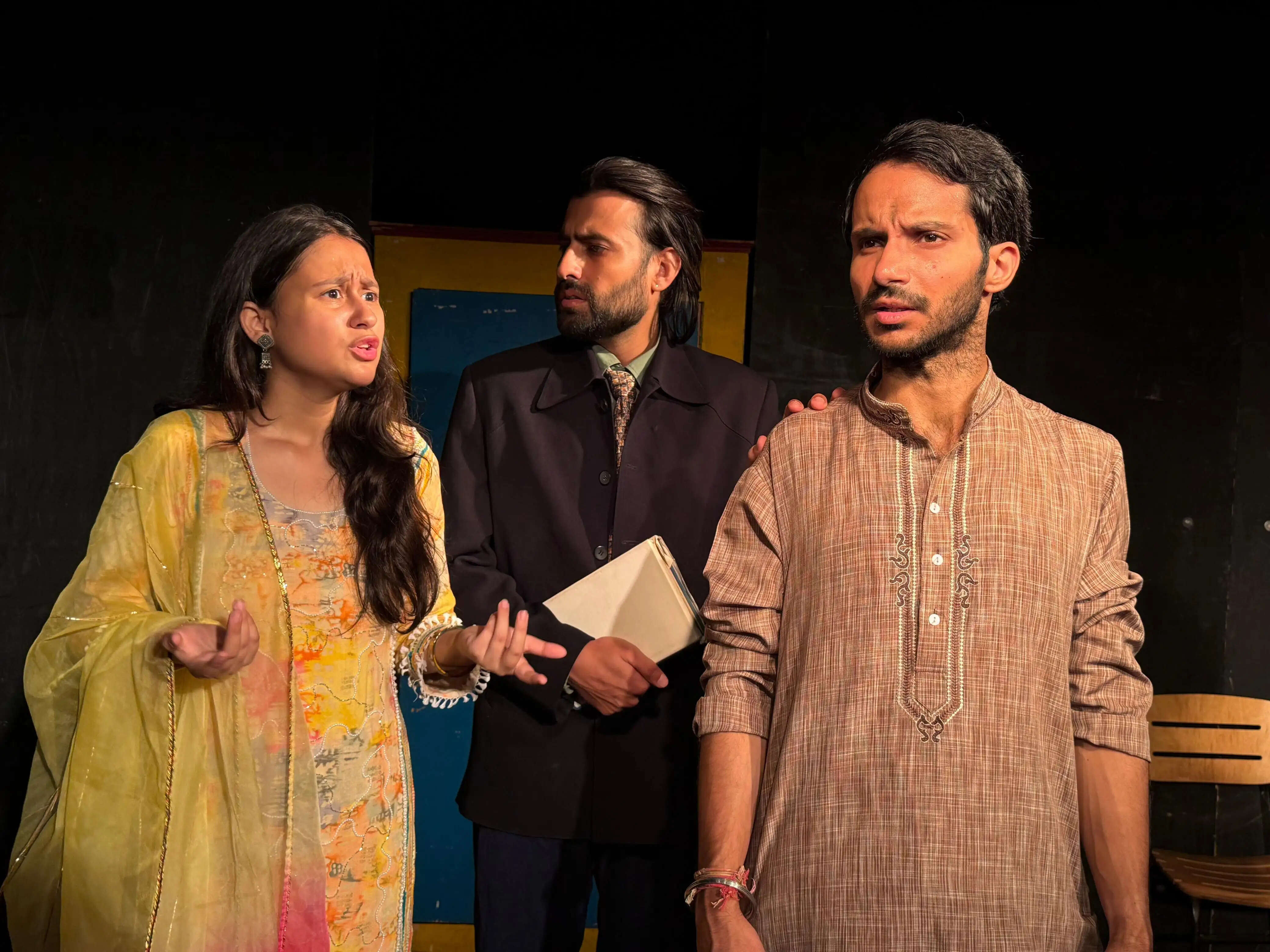 रीढ़-रहित समाज पर करारा व्यंग्य, नटरंग के नाटक ‘रीढ़-रहित’ ने दिया अधिकारों के लिए आवाज उठाने का संदेश