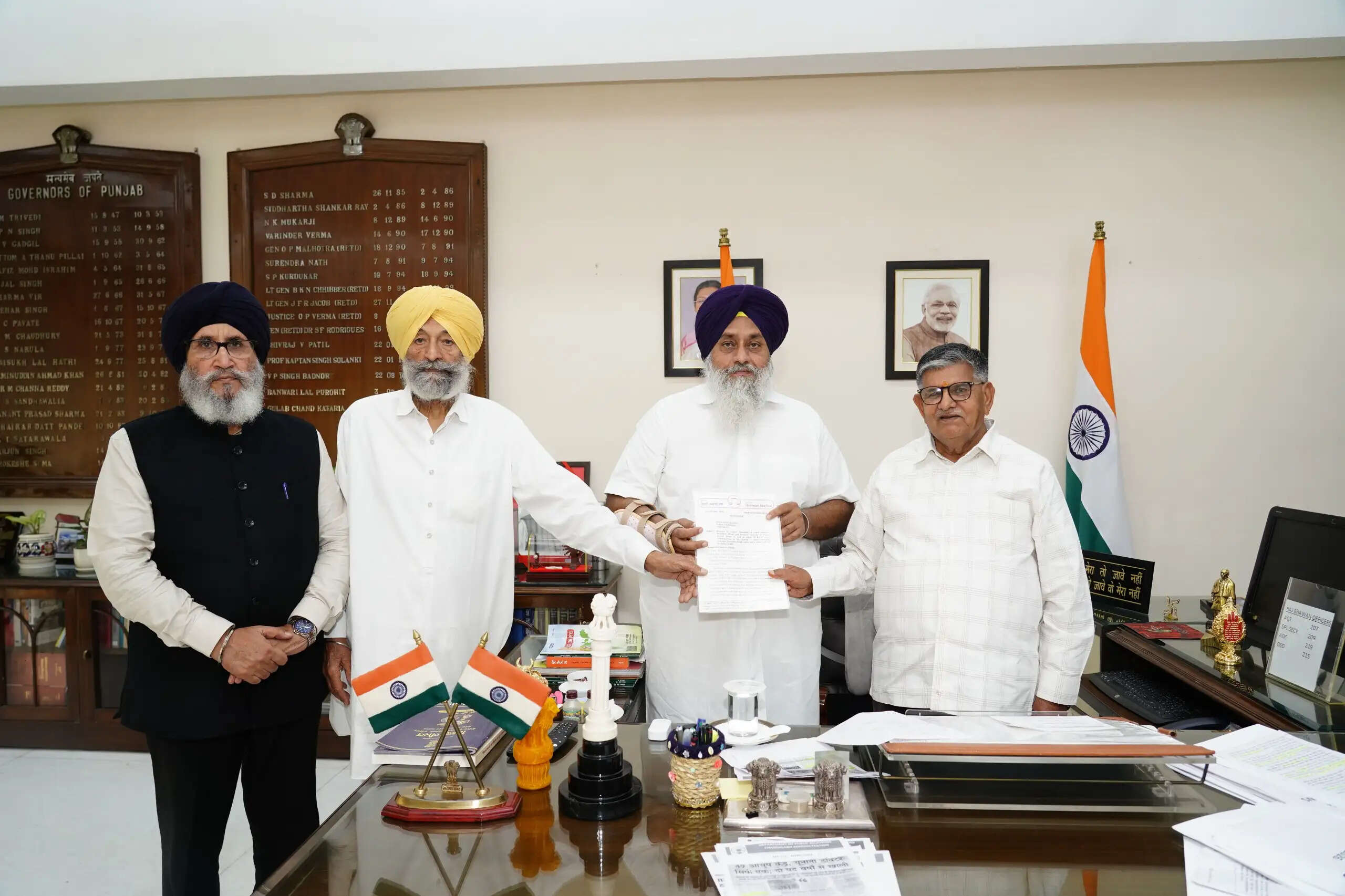 पंजाब सरकार के खिलाफ लोकभवन पहुंचा अकाली दल, मुख्यमंत्री के खिलाफ कार्रवाई की मांग