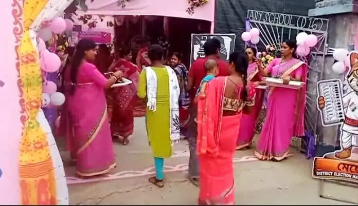 हुगली में अनोखी पहल, मतदान केंद्र पर शहनाई के सुर और कॉफी का जायका