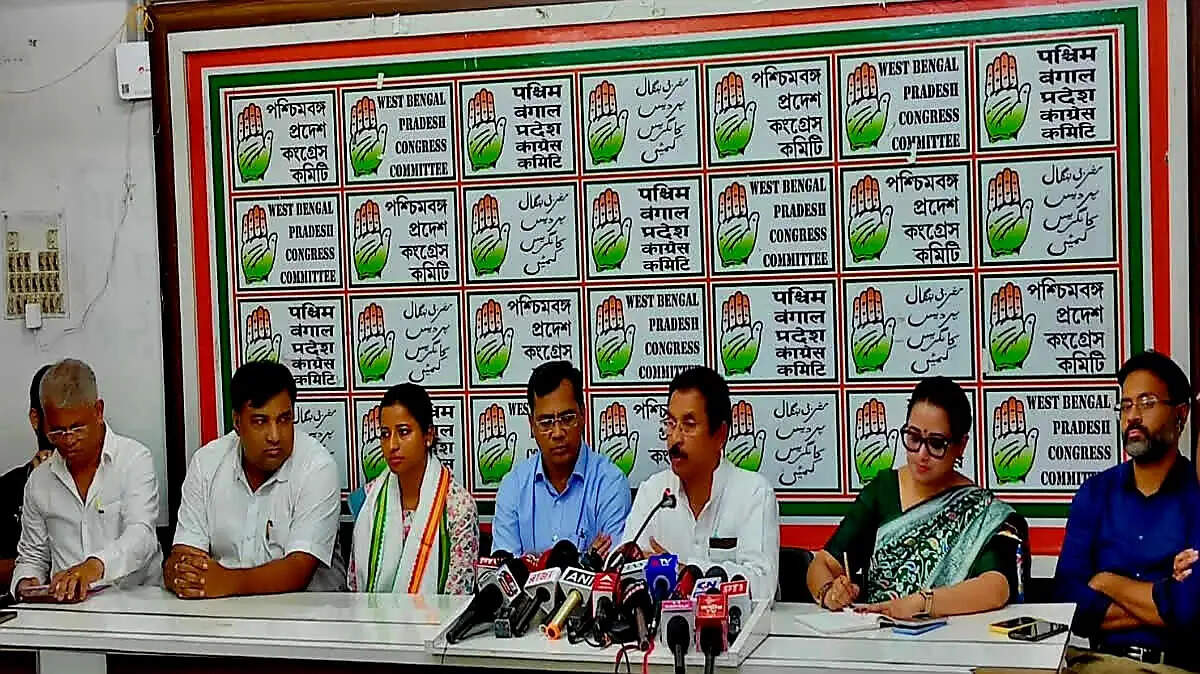 नेहरू की प्रतिमा हटाकर जंगल में फेंकने का आरोप, प्रदेश कांग्रेस अध्यक्ष बोले—‘इतिहास मिटाने की कोशिश बर्दाश्त नहीं’