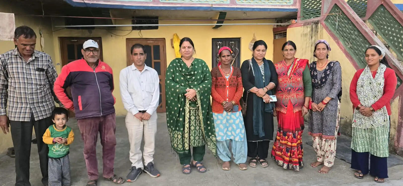 सरकार की योजनाओं का लाभ उठाकर स्वरोजगार से जुड़ें युवाः सोना
