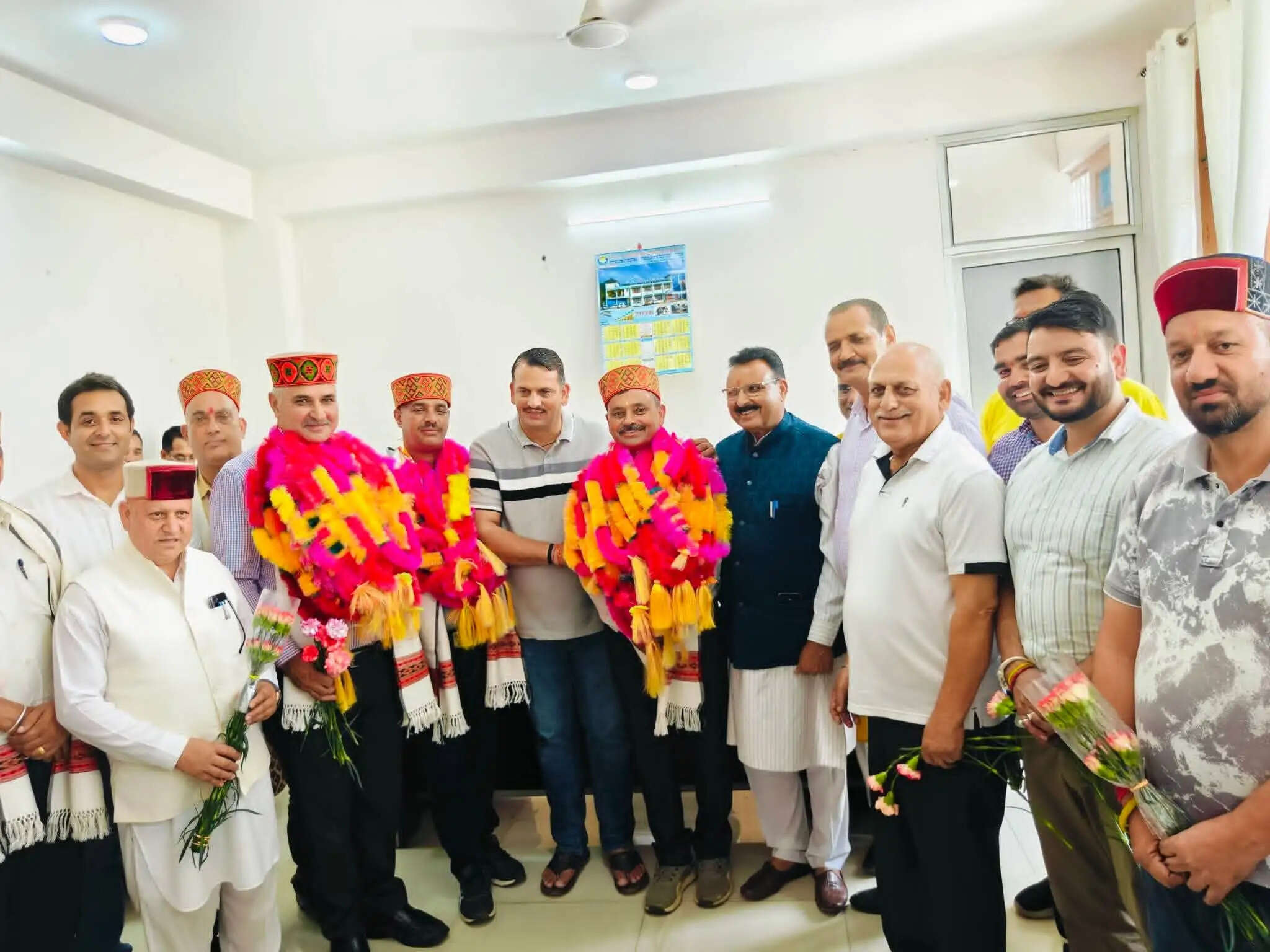 मुकेश चंदेल सर्वसम्मति से बने दी सीडी सहकारी सभा के अध्यक्ष, आतिशबाजी से हुआ भव्य स्वागत