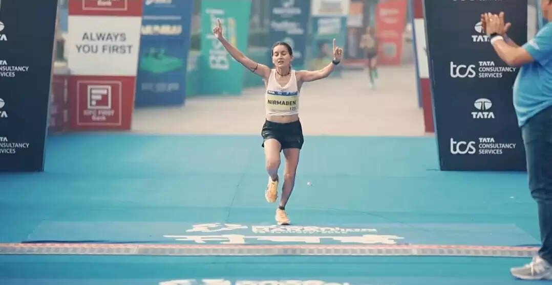 गुजरात की निरमा ठाकोर ने टाटा मुंबई मैराथन 2026 में रजत पदक जीता