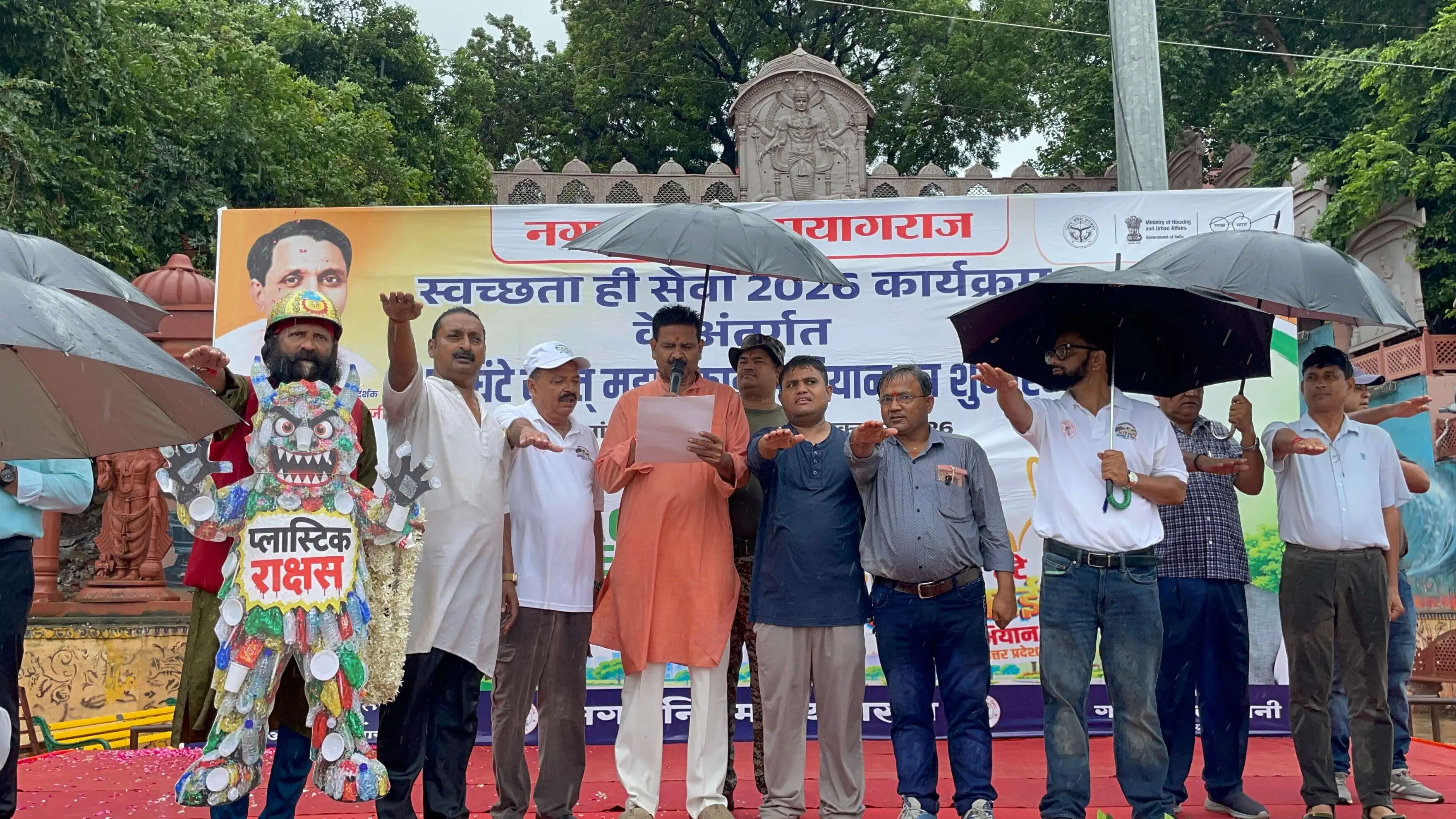 बारिश भी नहीं रोक सकी स्वच्छताग्रहियों के कदम, 157 घंटे का महासफाई अभियान शुरू : गणेश केसरवानी