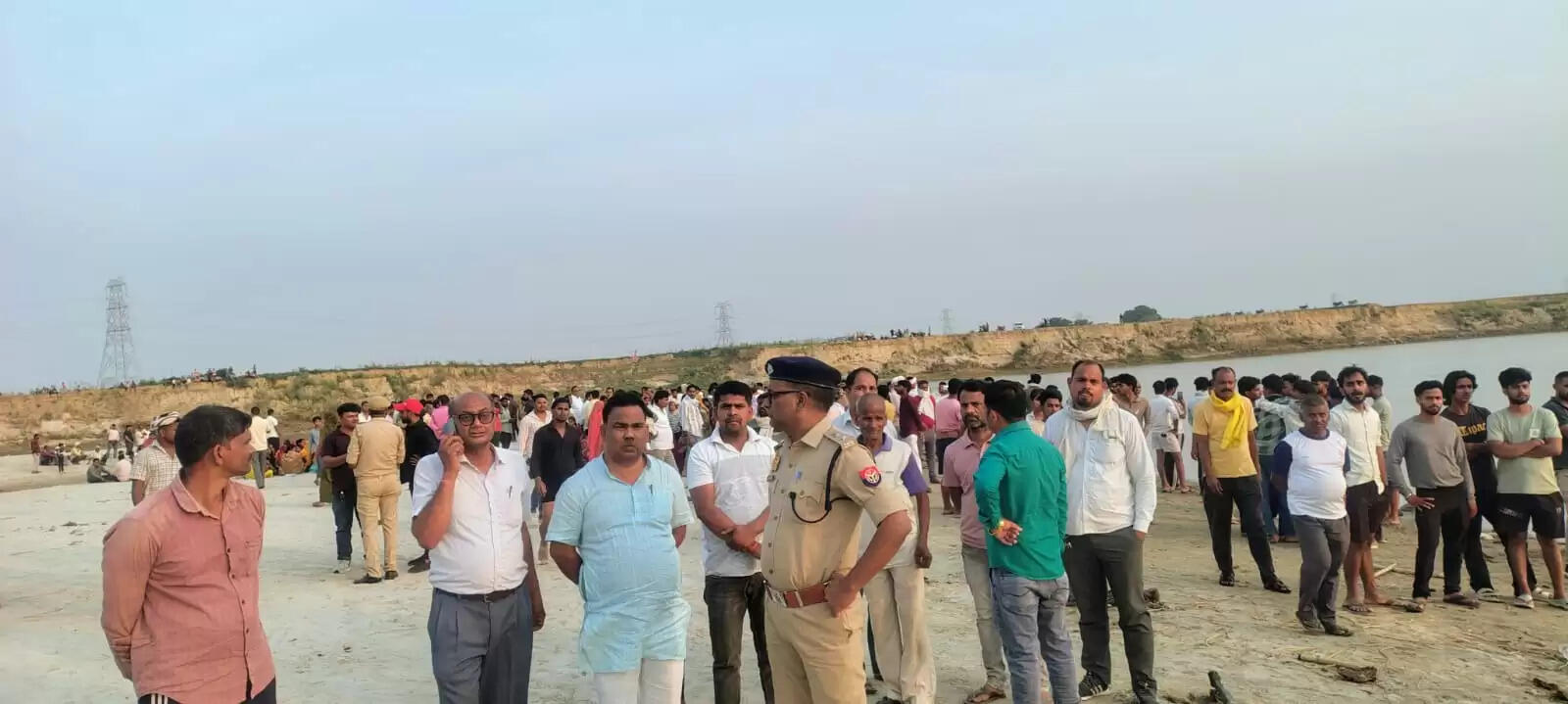 गोरखपुर में राप्ती नदी में नहाने गये तीन युवक डूबे, सर्च ऑपरेशन जारी