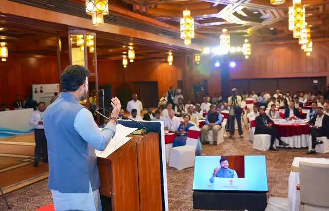 त्योहारी सीजन में हवाई किराये पर कोई सीमा तय नहीं, एयरलाइंस को किराया उचित रखने की सलाह
