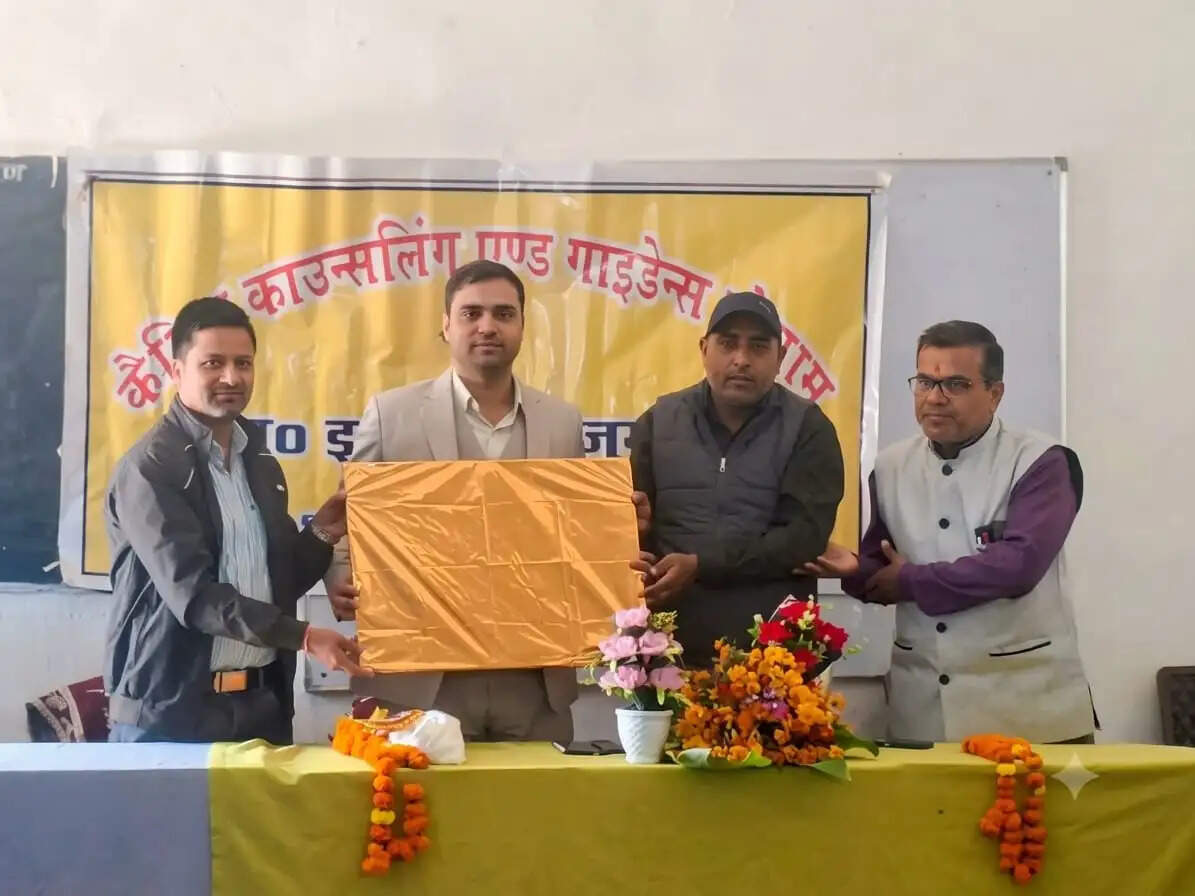 छात्रों को अनुशासित जीवनशैली व निरंतर मेहनत करने के लिए किया प्रेरित