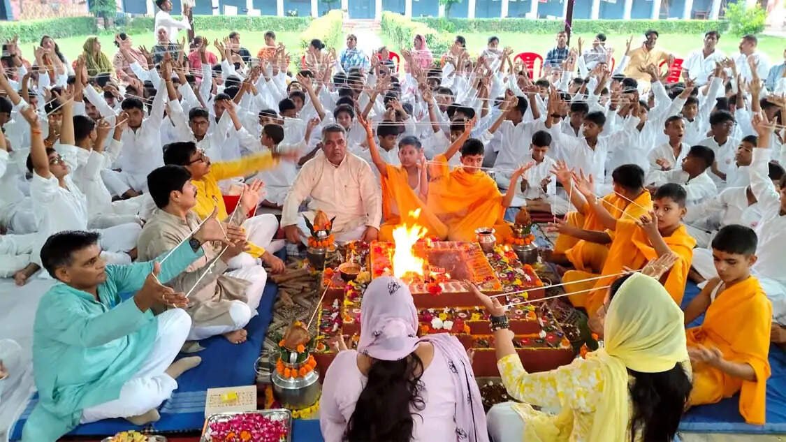 गुरुकुल कांगड़ी में नवप्रविष्ट ब्रह्मचारियों का उपनयन एवं वेदारम्भ संस्कार