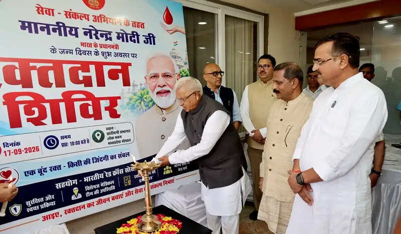 राज्यपाल पटेल ने रक्तदान स्वास्थ्य शिविर का लोकभवन में किया शुभारंभ, व्यवस्थाओं की समीक्षा भी की