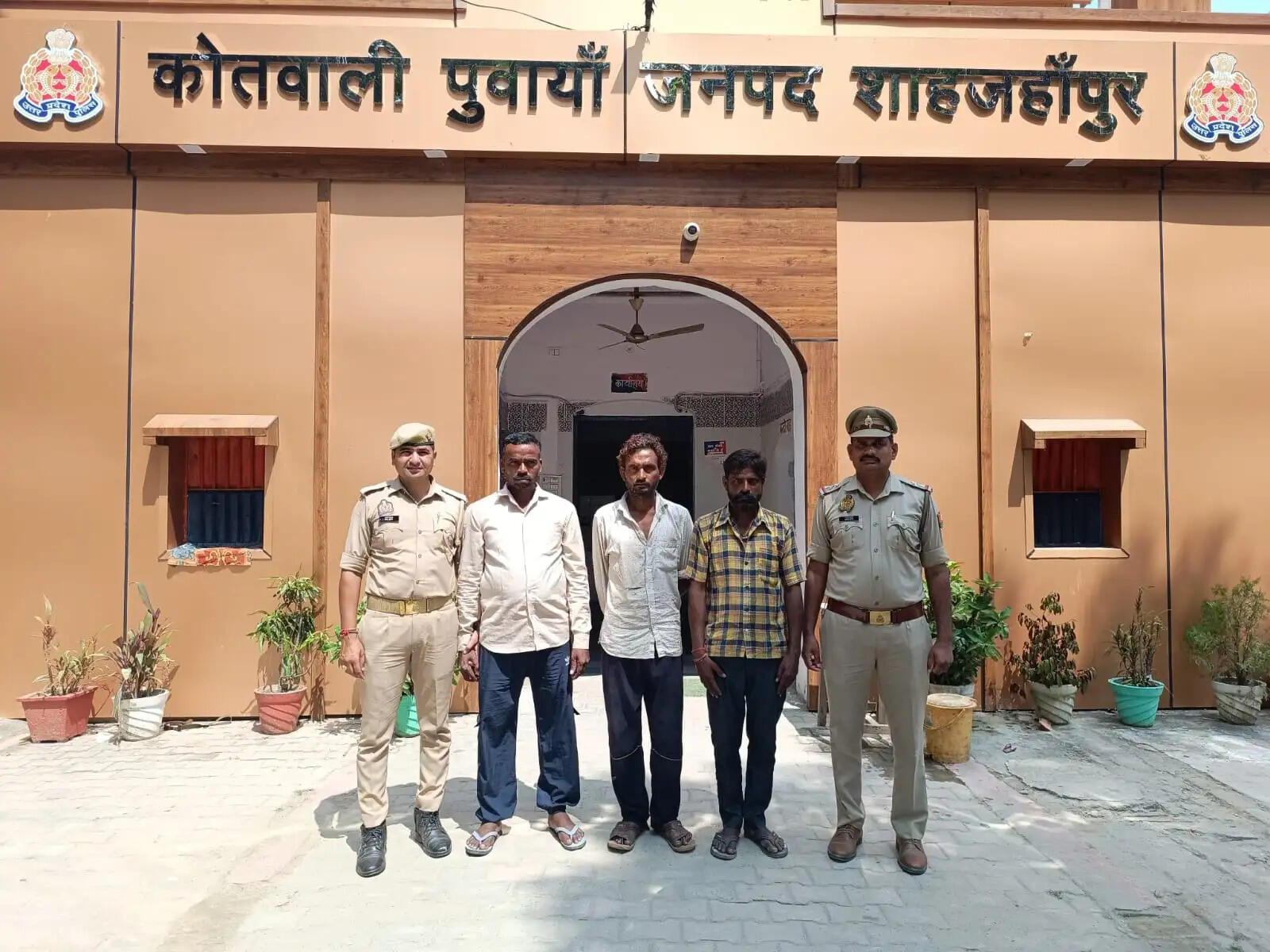 अंतिम संस्कार के बाद जलती चिता पर मीट पकाने वाले तीन आरोपित गिरफ्तार