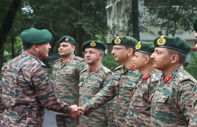 सेनाध्यक्ष जनरल धीरज सेठ पहली बार पहुंचे पूर्वी सीमा पर, देखी ऑपरेशनल तैयारी