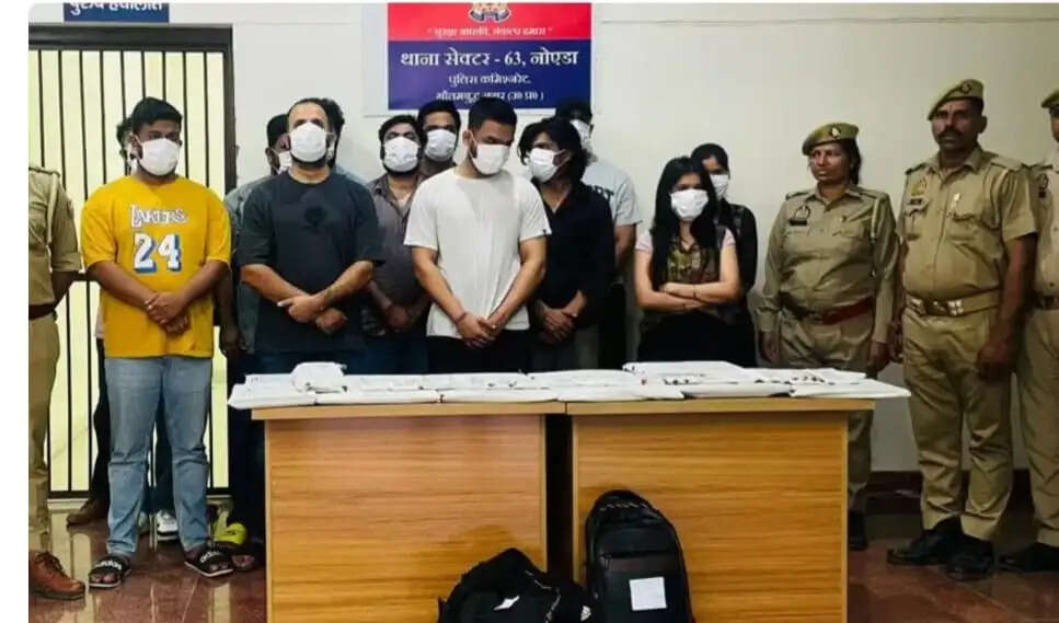 एयर टिकट की बुकिंग करने के नाम पर ठगी करने वाले कॉल सेंटर का पर्दाफाश,13 गिरफ्तार