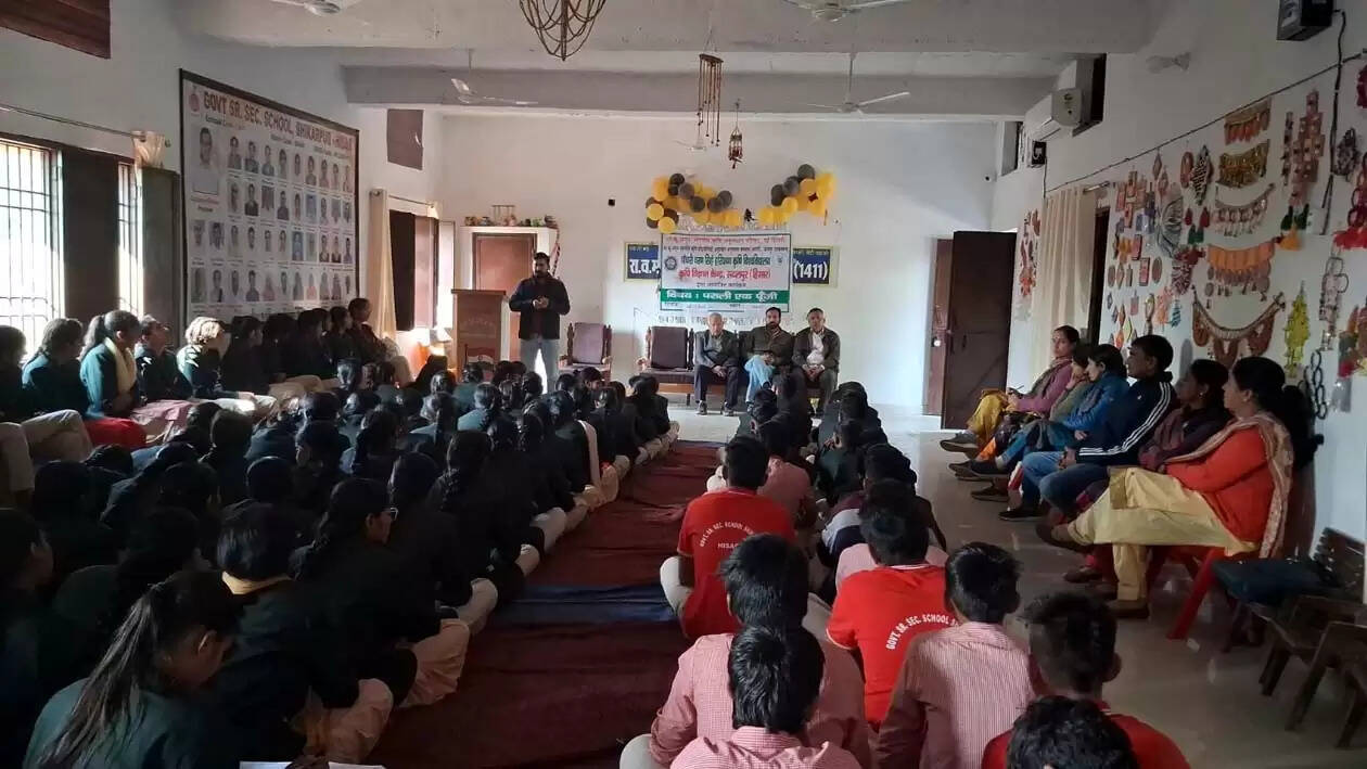 हिसार : पराली किसानों के लिए समस्या नहीं अपितु एक पूंजी : डॉ. नेहरा