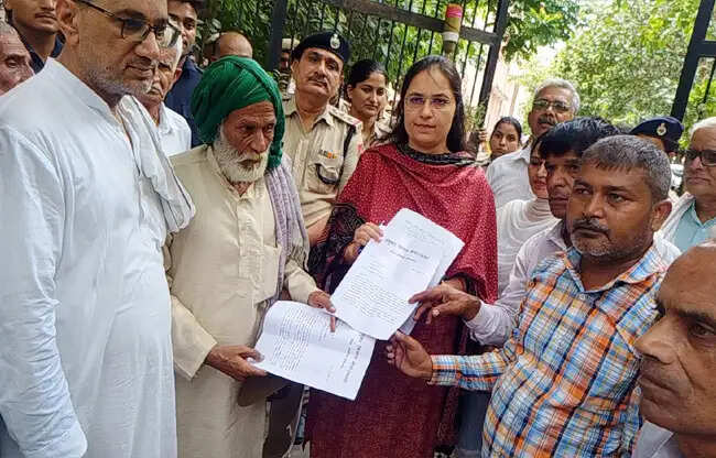 सोनीपत: भारत-अमेरिका व्यापार समझौते के विरोध में राष्ट्रपति के नाम दिया ज्ञापन