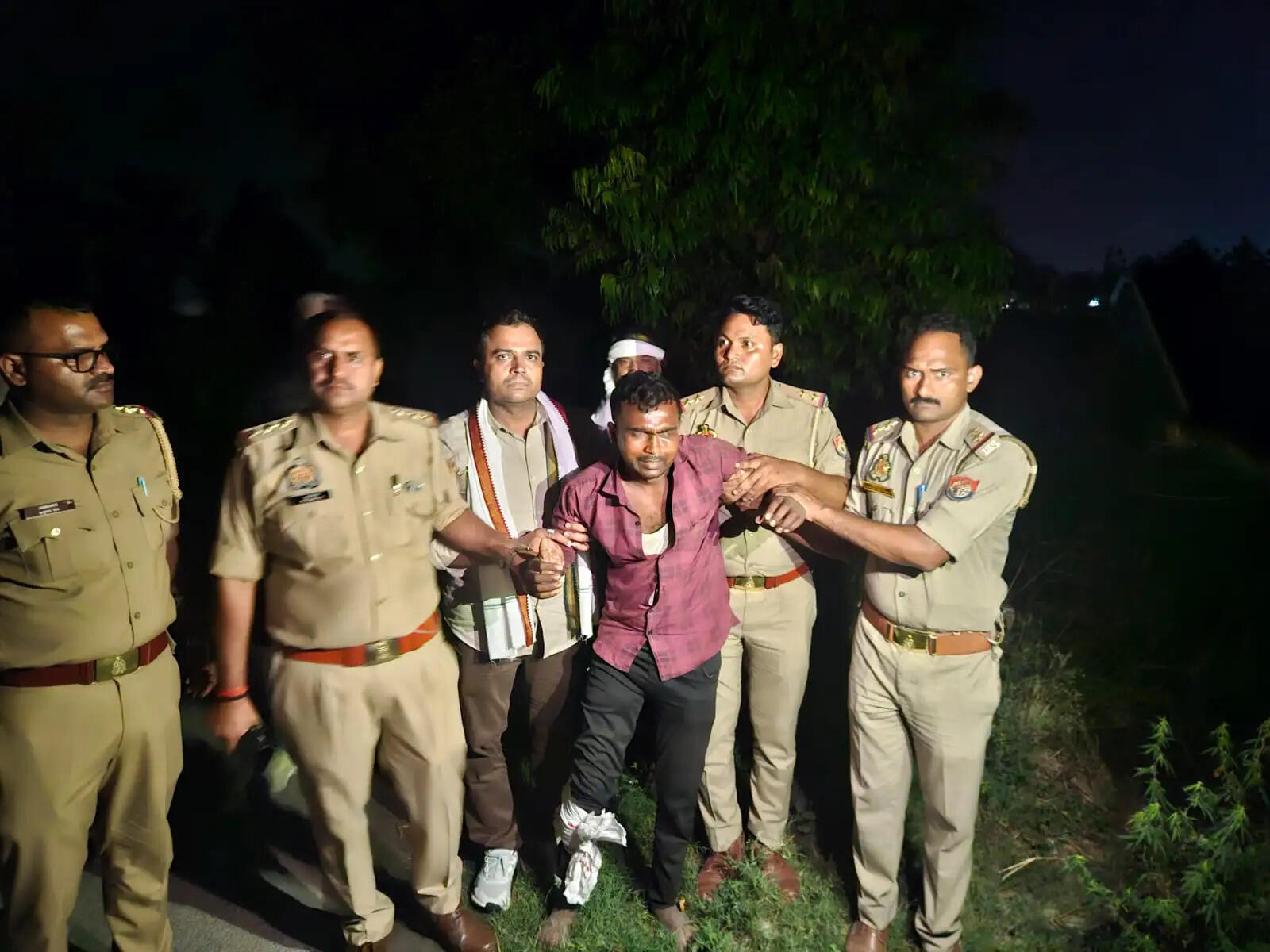 मुठभेड़ के बाद तीन अंतरजनपदीय चोर गिरफ्तार, एक को गोली लगी