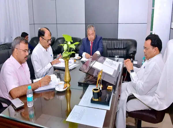 दिव्यांगजन और पिछड़ा वर्ग को आत्मनिर्भर बनाने के लिए योगी सरकार प्रतिबद्ध: मंत्री नरेन्द्र कश्यप