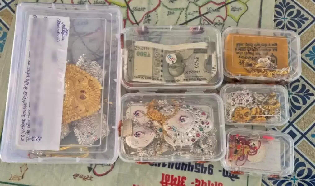 चाची के घर में चोरी करने वाले भतीजे समेत चार गिरफ्तार