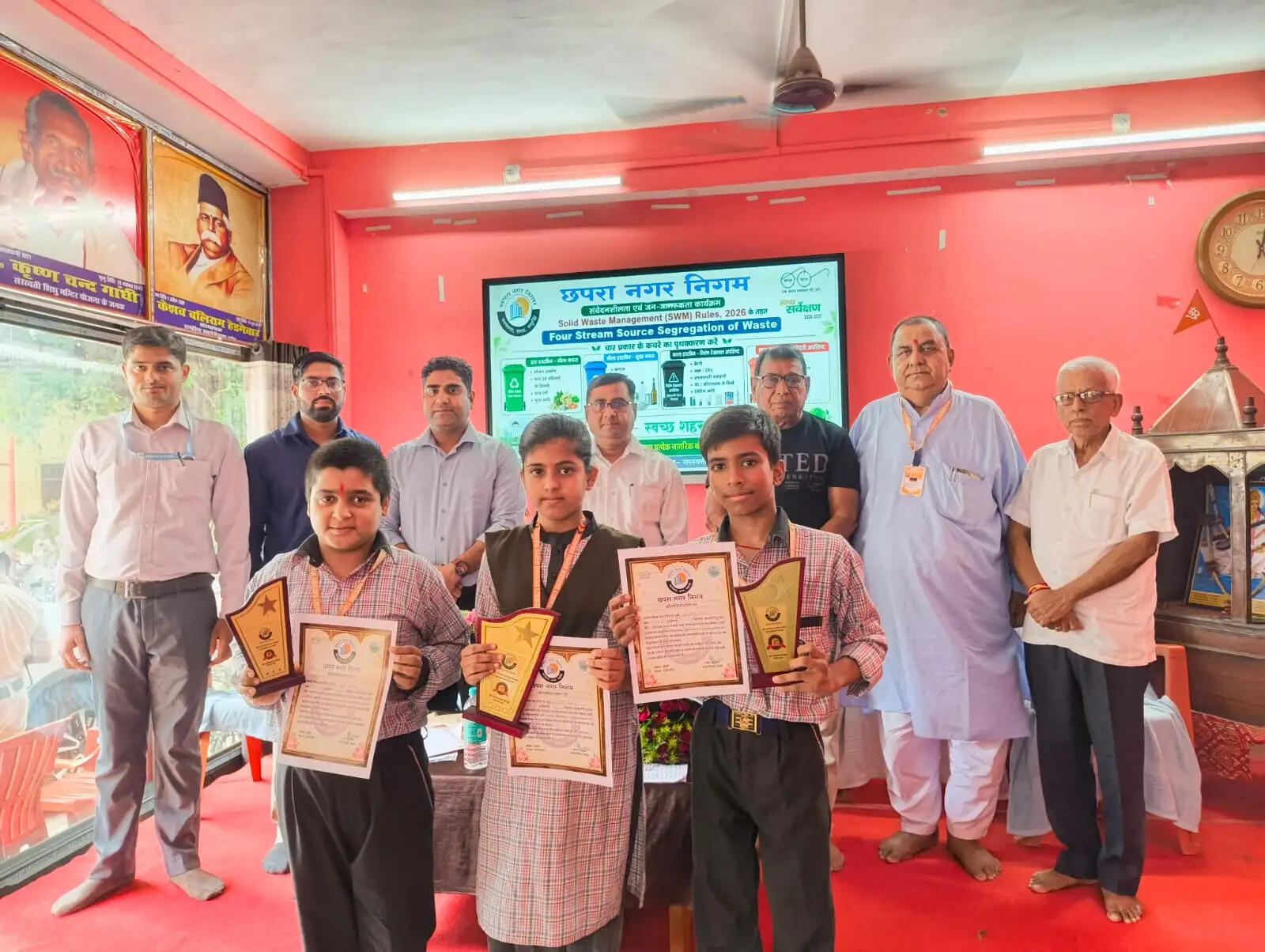 स्वच्छता जागरूकता कार्यक्रम आयोजित उत्कृष्ट छात्र हुए पुरस्कृत