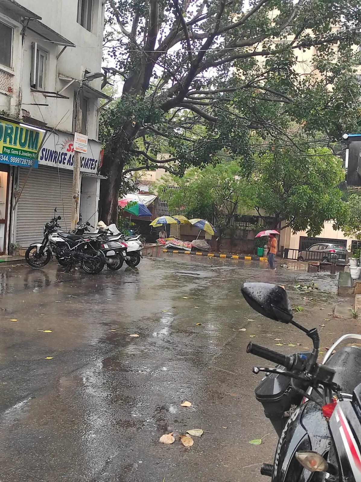 दिल्ली में मौसम ने बदली करवट, गर्मी से मिली राहत