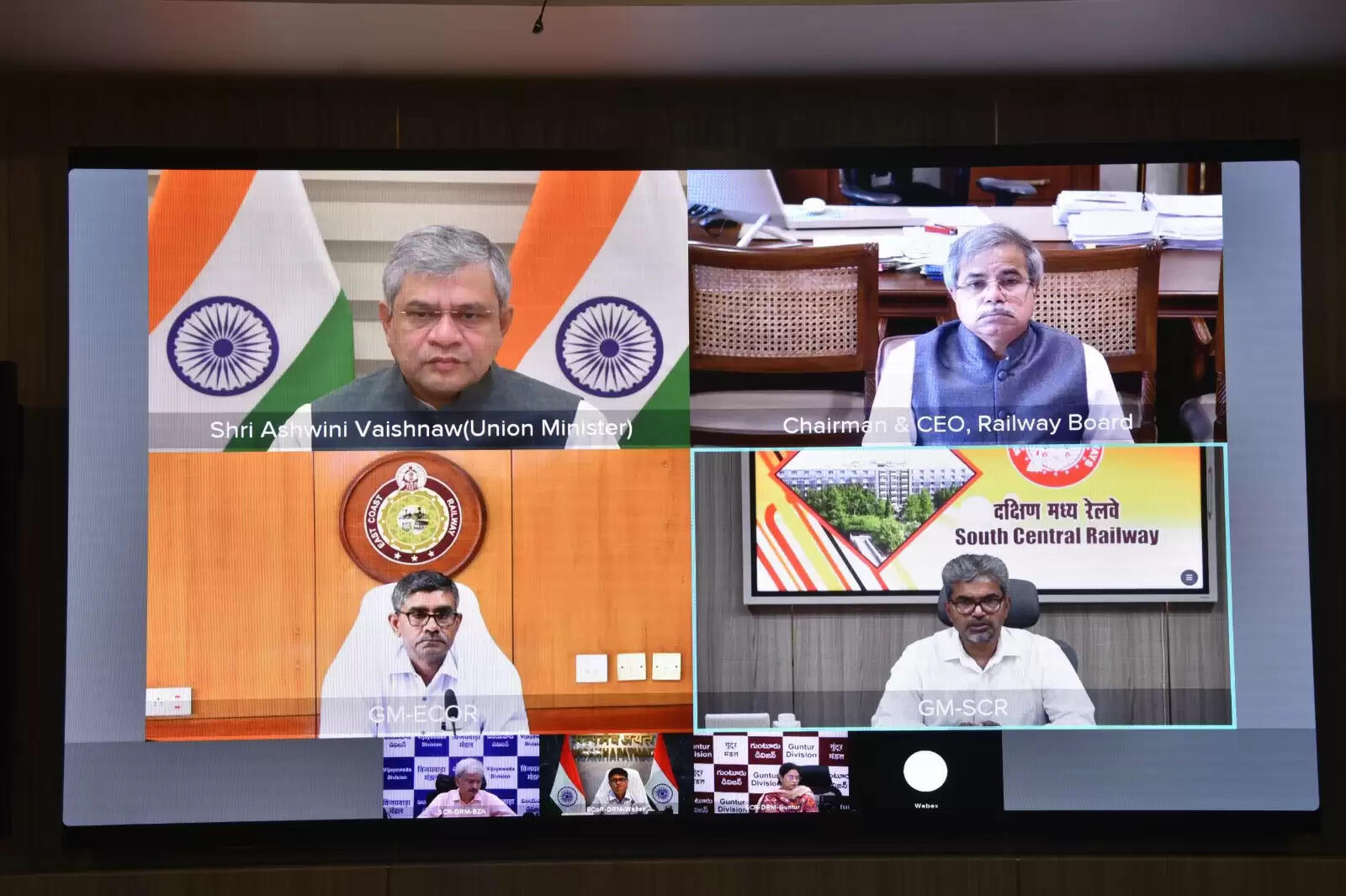 रेल मंत्री ने चक्रवात ‘मोंथा’ के मद्देनजर रेलवे की तैयारियों की समीक्षा की