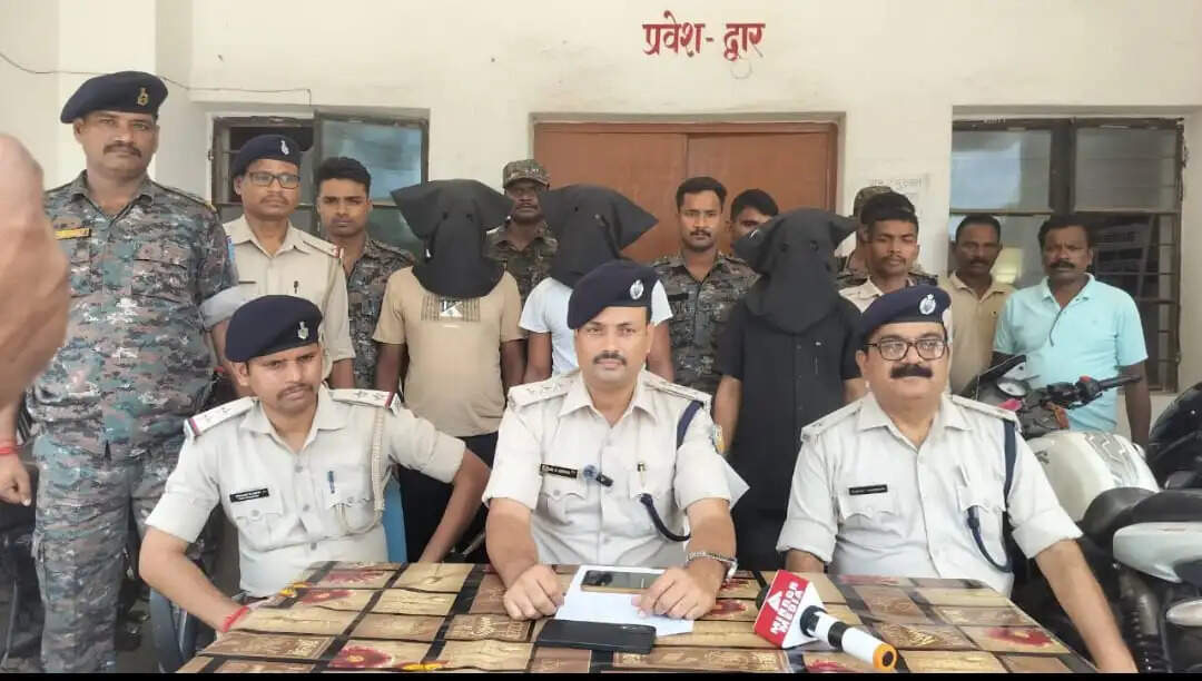 देवघर पुलिस ने वाहन चोर गिरोह के तीन सदस्यों को किया गिरफ्तार, चोरी की नौ बाइक बरामद