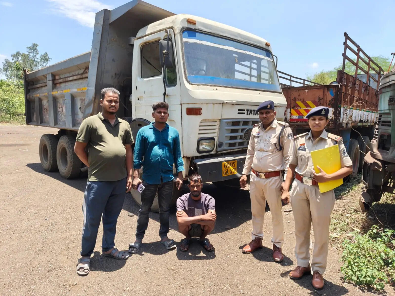 ट्रक चोरी करने वाला आरोपित चढ़ा पुलिस के हत्थे, 15 लाख रुपये जब्त