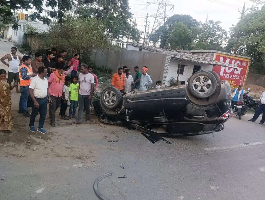 कोरबा में तेज रफ्तार का कहर जारी, अनियंत्रित होकर पलटी एसयूवी कार, पांच लोग घायल