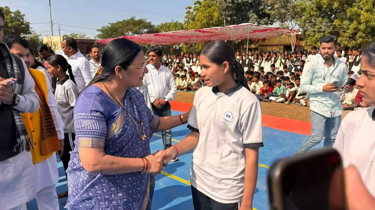 युवाओं का उत्सव सांसद खेल महोत्सव - सावित्री ठाकुर