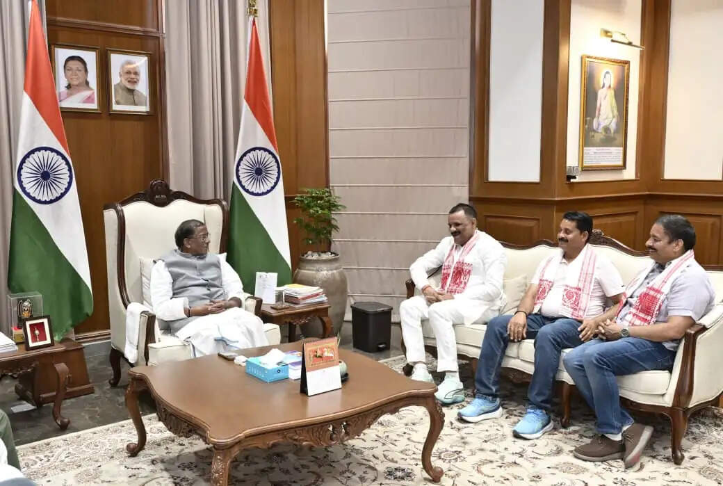 काशी के मेयर ने राज्यपाल से की मुलाकात, सांस्कृतिक और पर्यटन आदान-प्रदान पर हुई चर्चा