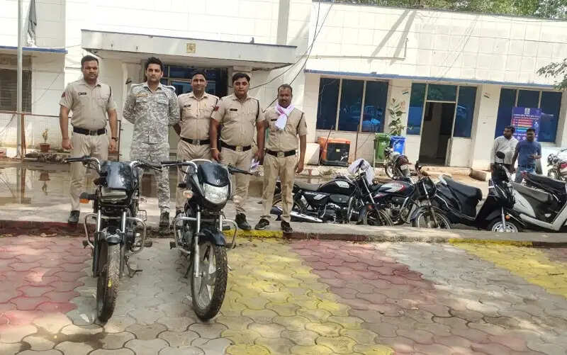 मप्र पुलिस ने एक माह में चोरी किए गए 100 दोपहिया वाहन, 2 ट्रैक्टर-ट्रॉली एवं एक टेम्पो किया जब्त
