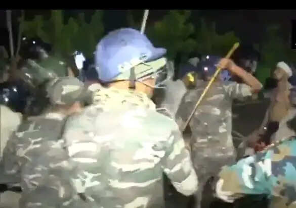 विधानसभा गेट-1 में देर शाम जुटे छात्रों पर लाठीचार्ज, देवेन्द्रनाथ महतो से भी धक्का मुक्की