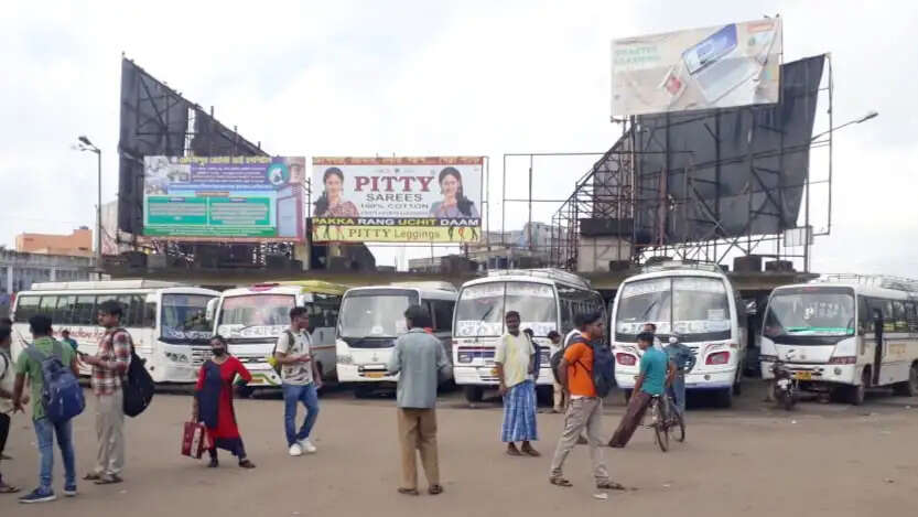 दूसरे चरण के मतदान से पहले सैकड़ों बसें चुनाव ड्यूटी में लगीं, यात्रियों की बढ़ेगी परेशानी